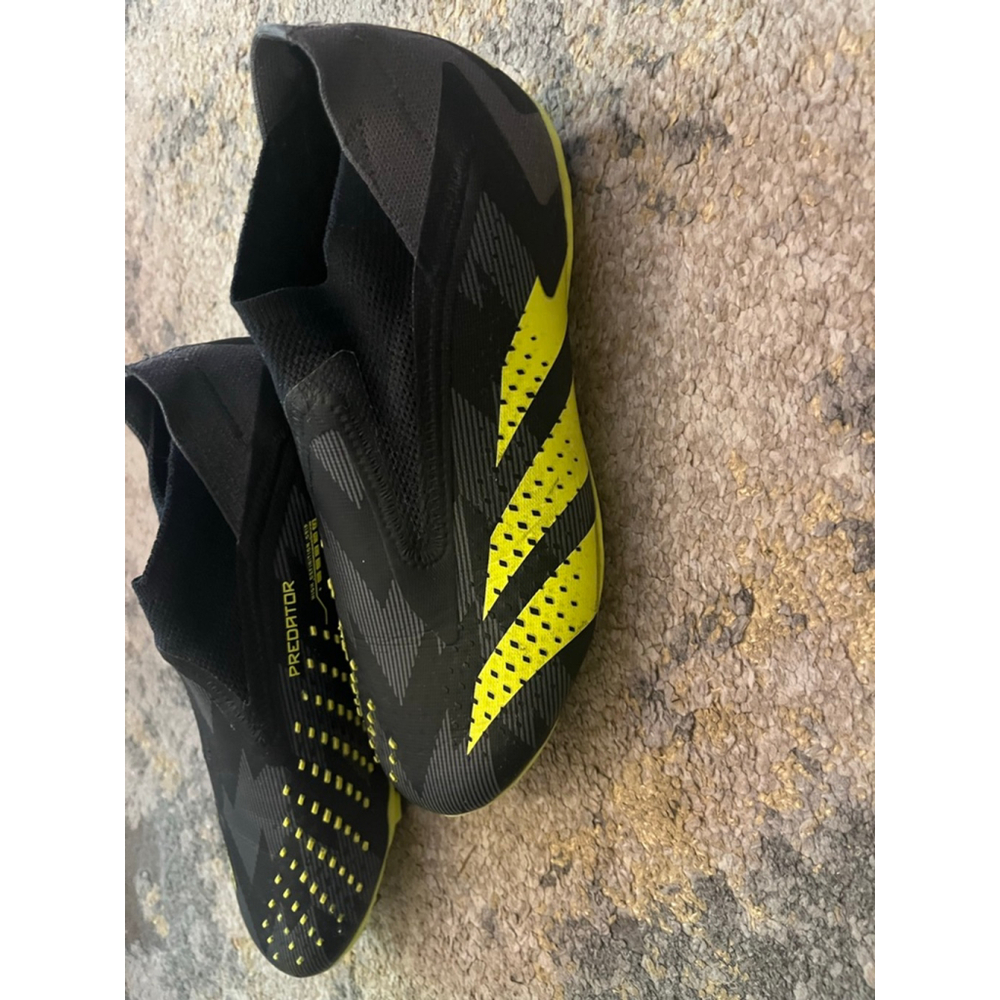 Adidas Predator cleats size 5 - Picture 3 of 6